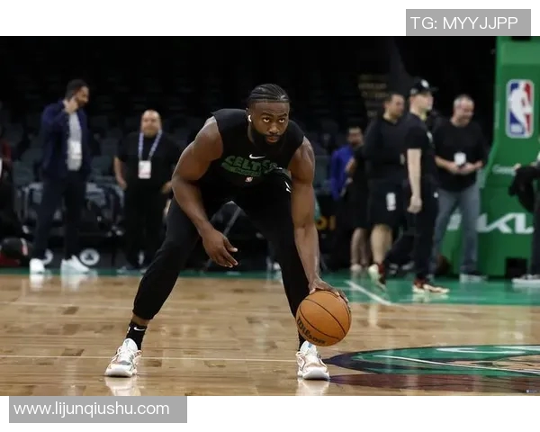 杰伦·布朗呼吁:履职尽责与激情驱动绿军精神 杰伦·布朗呼吁:履职尽责与激情驱动绿军精神