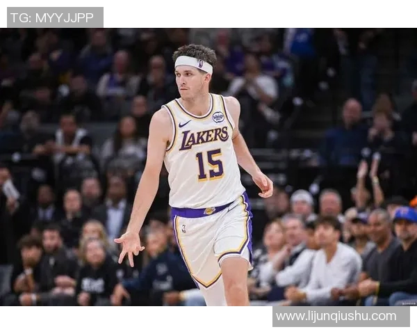 里夫斯后背血痕曝光！轰44+11获詹姆斯狂赞 公开坦言想东契奇了